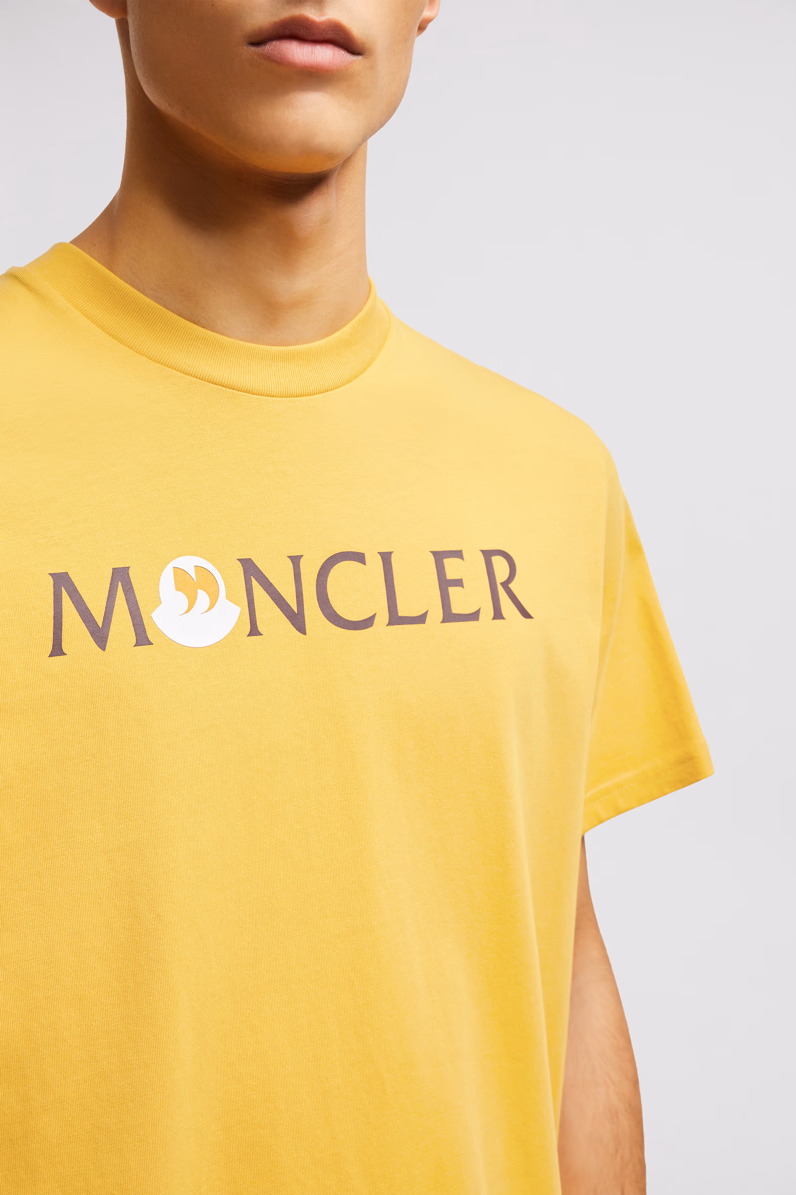 Punctuation Logo Cotton T-Shirt Men Yellow Moncler 6